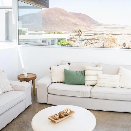 Casa Mascarena, Luxury With Heated Pool Lajares